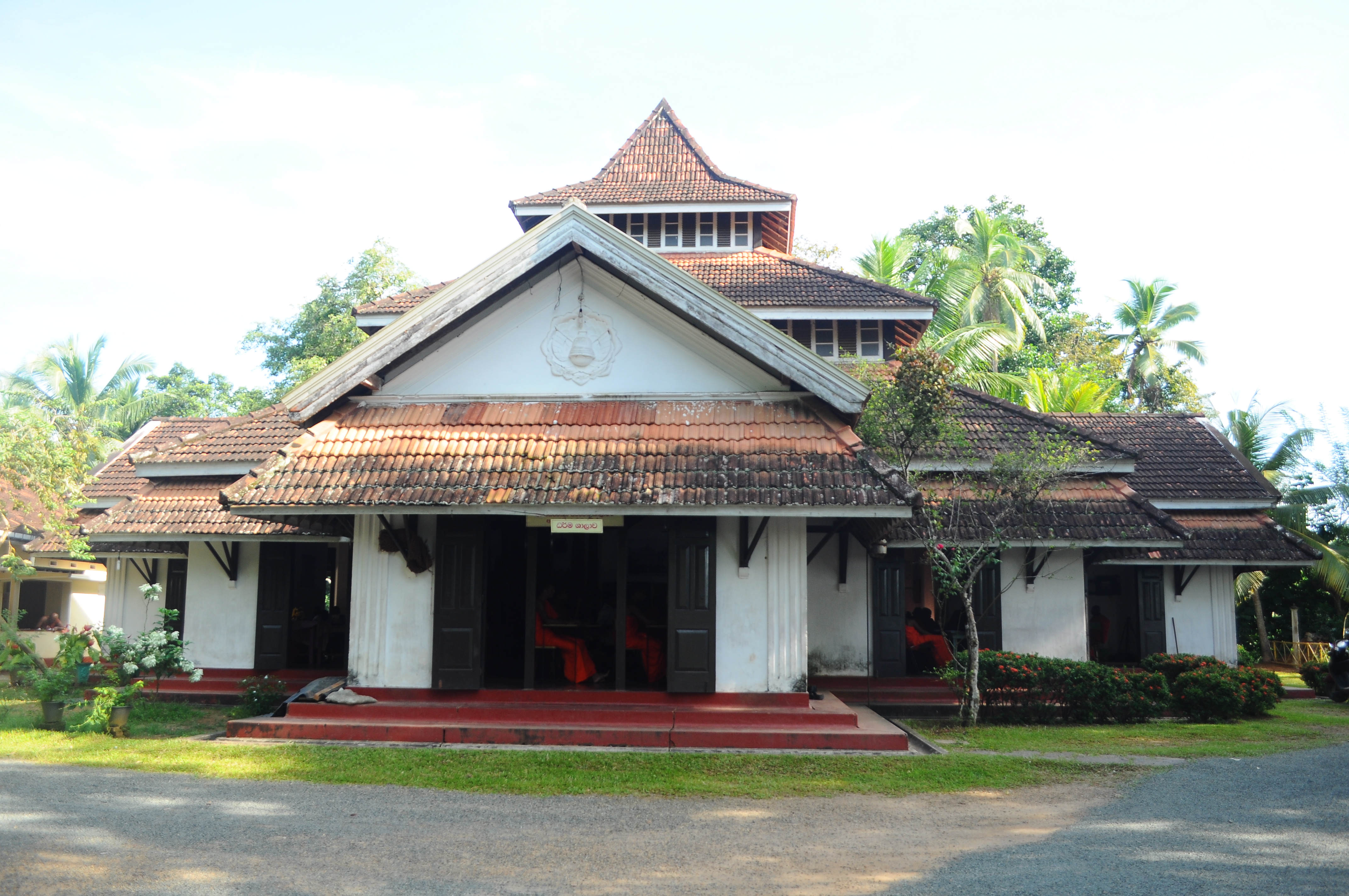 ගා/ශ්‍රී විද්‍යා ප්‍රදීප මහ පිරිවෙන - පිරිවෙන ගොඩනැගිල්ල